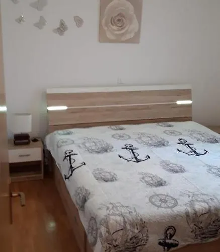 Apartment By The Sea Privlaka, Zadar - 14816 *